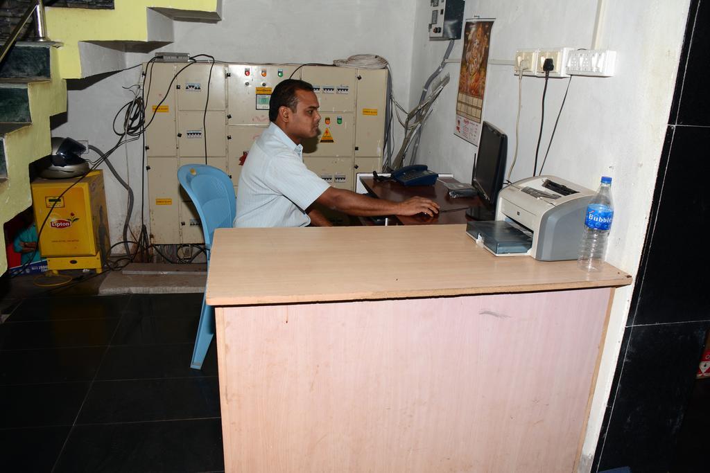 Hotel Nirmal Inn Bhubaneswar Exteriör bild