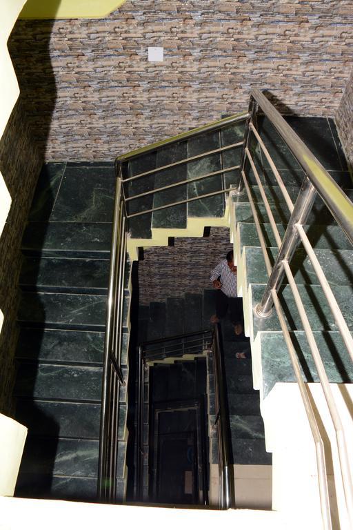 Hotel Nirmal Inn Bhubaneswar Exteriör bild