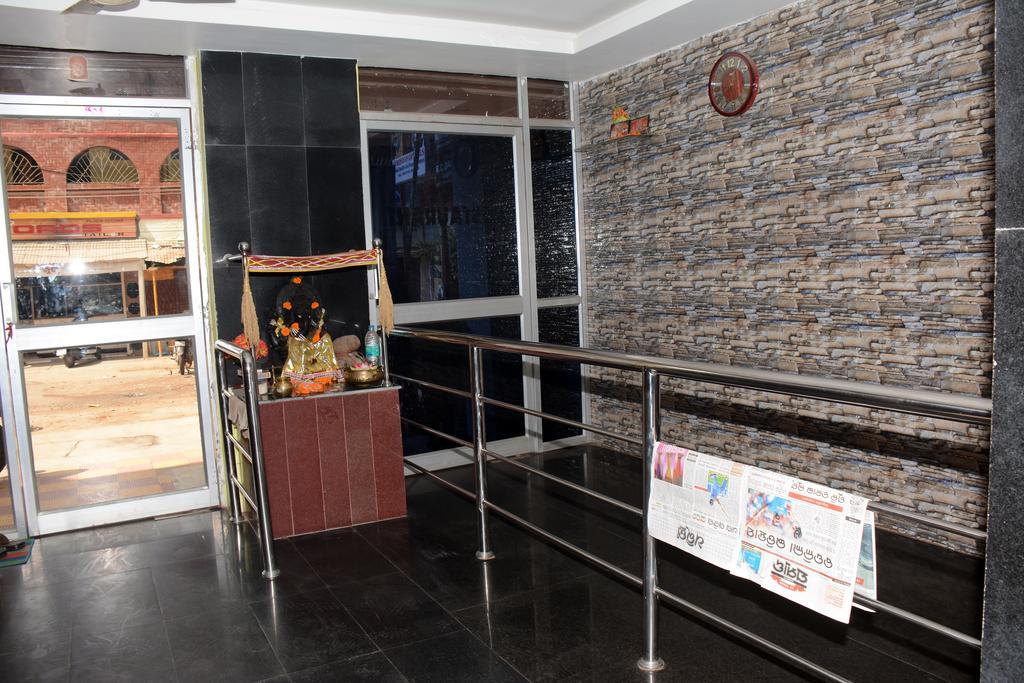 Hotel Nirmal Inn Bhubaneswar Exteriör bild