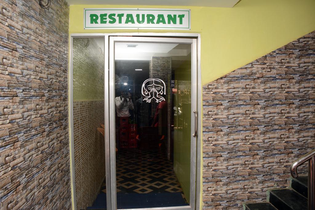 Hotel Nirmal Inn Bhubaneswar Rum bild
