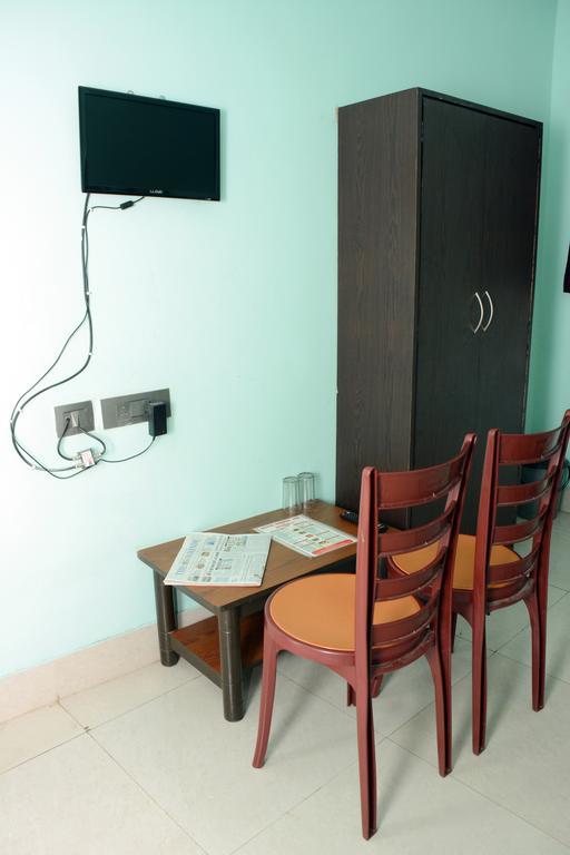Hotel Nirmal Inn Bhubaneswar Rum bild