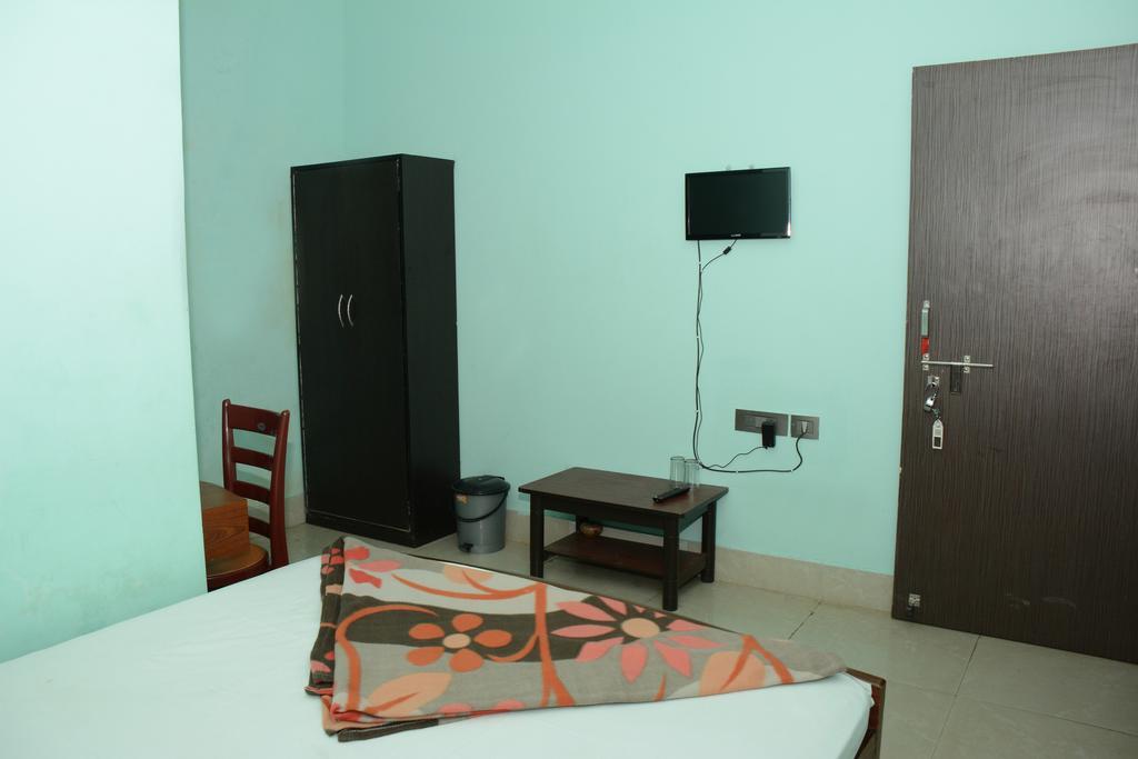 Hotel Nirmal Inn Bhubaneswar Rum bild