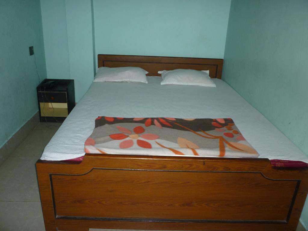 Hotel Nirmal Inn Bhubaneswar Rum bild
