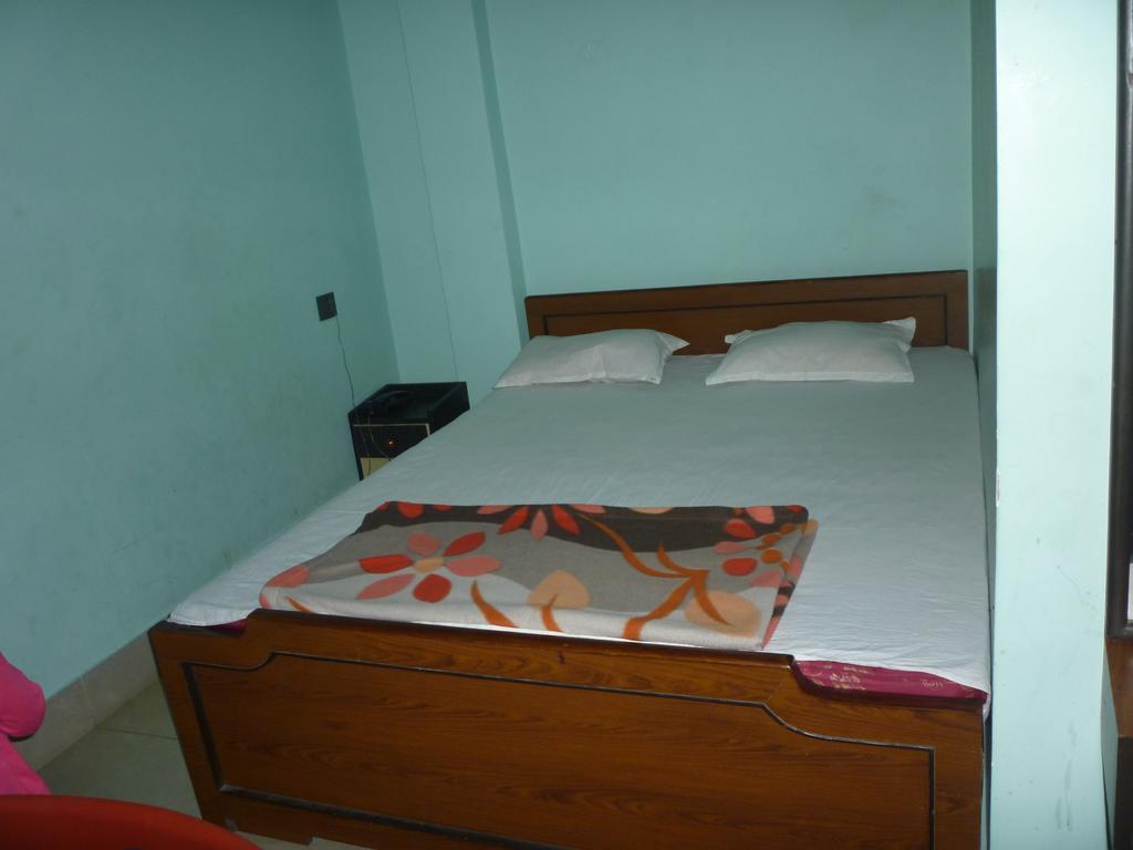 Hotel Nirmal Inn Bhubaneswar Rum bild