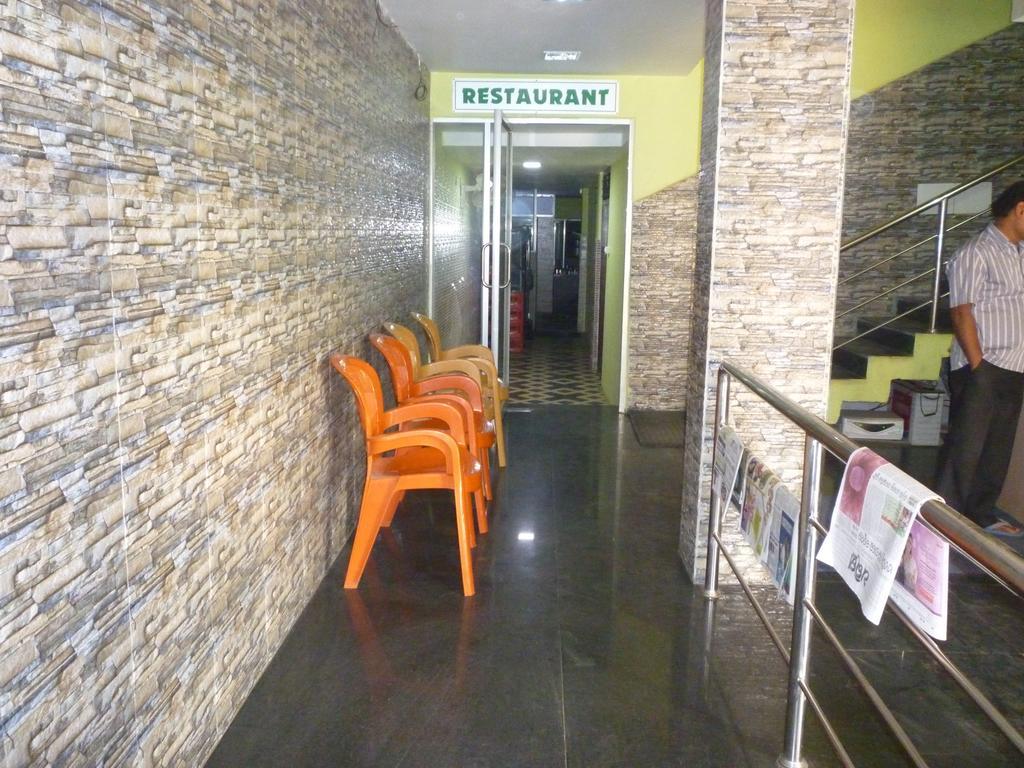 Hotel Nirmal Inn Bhubaneswar Exteriör bild